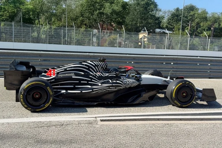 17 жастағы Red Bull пилоты алғаш рет Формула-1 болидін сынақтан өткізді