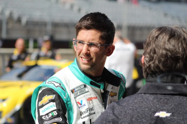 Чемпион IMSA Джордан Тейлор дебютирует в гонке NASCAR на трассе Лайм-Рок