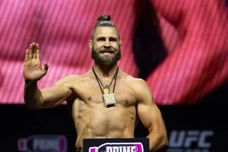 Прохазка согласился на титульный бой с чемпионом UFC Анкалаевым