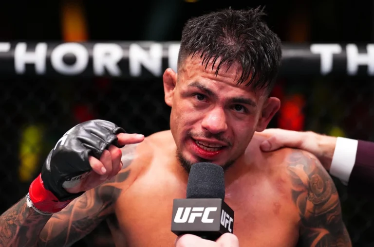 Первый номер рейтинга UFC Ройвал готовится к бою с Ваном на турнире UFC 317