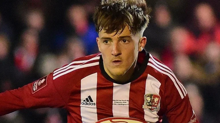 Exeter City сделал историческое предложение 17-летнему таланту Джейку Ричардсу