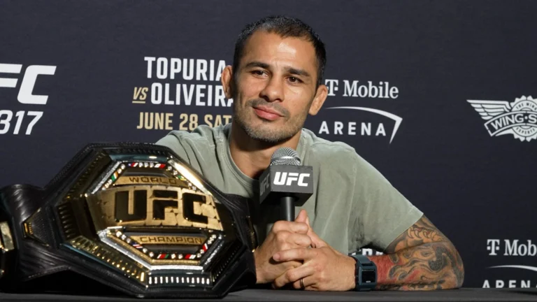 Пантожа защитил титул UFC, задушив Кара-Франса в Лас-Вегасе