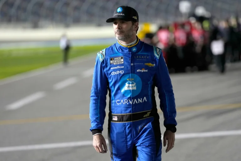 Легенда NASCAR выставил на аукцион VIP-встречу на гонках гидропланов