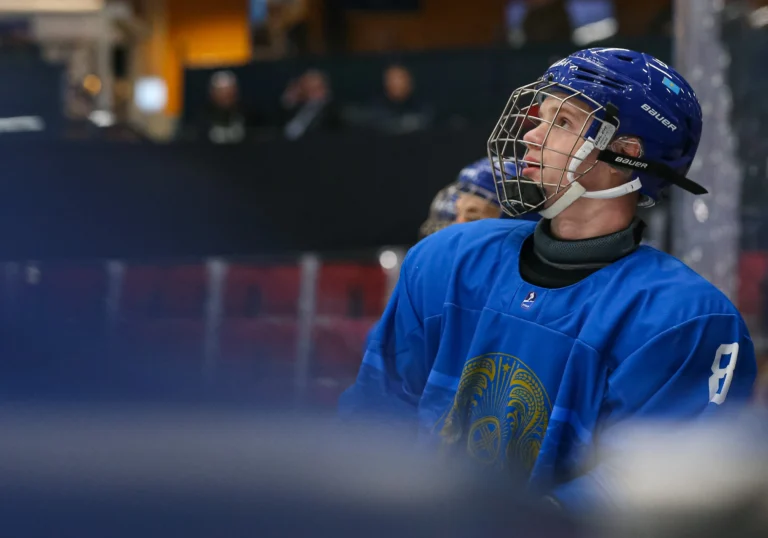 Казахстанского хоккеиста отобрали на драфте NAHL
