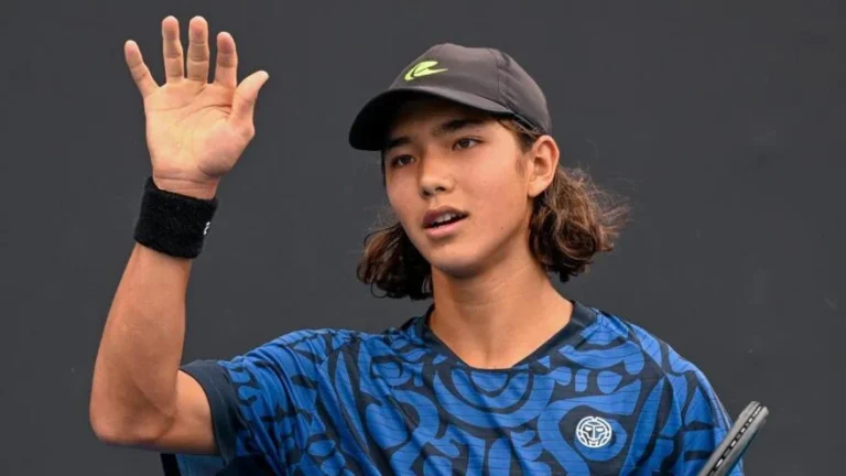 Амир Омарханов завершил выступление на юниорском Roland Garros в первом круге