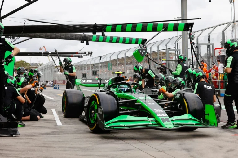 Команда Sauber добилась прорыва в пит-стопах после смены руководства