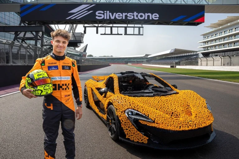 Ландо Норрис прибыл на Гран-при Британии за рулем редкого McLaren P1