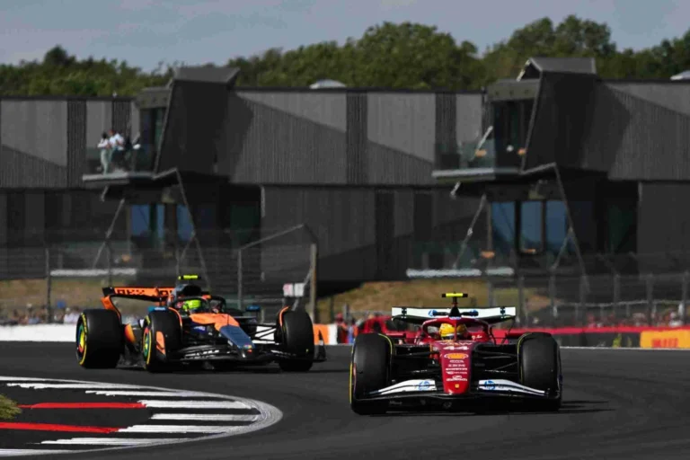 McLaren Ұлыбритания Гран-приінде Ферстаппенмен күресте поулды жіберіп алды