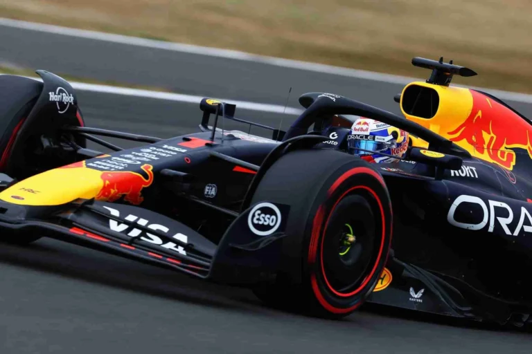 Ферстаппен выиграл квалификацию Гран-при Великобритании, пилоты McLaren в топ-3