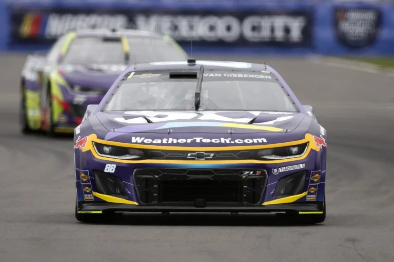 Ван Гисберген доминирует в квалификации NASCAR в Мехико