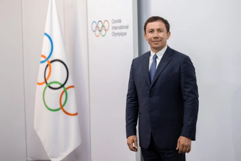 Геннадий Головкин отказался подписывать перчатки IBA на турнире в Астане