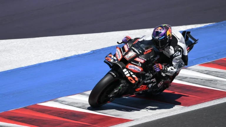 Чемпион MotoGP Хорхе Мартин впервые сел за руль после серьезной травмы