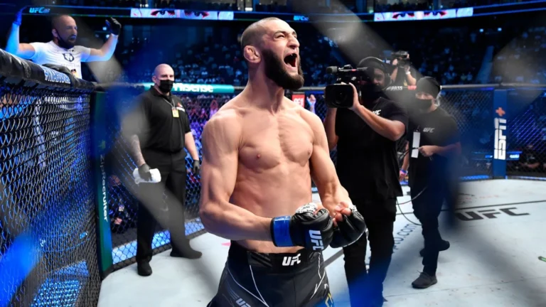 Экс-чемпион UFC Диллашоу присоединился к тренировочному лагерю Чимаева