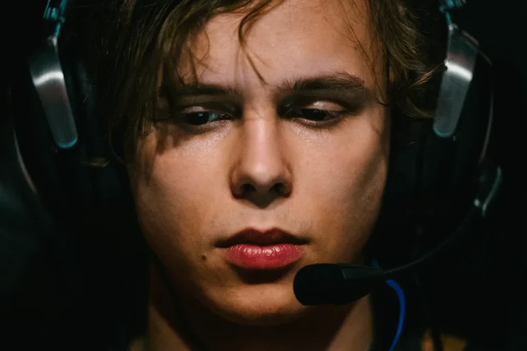 Dota 2 кәсіби ойыншысы dyrachyo азиялық командалардың ойын стилін сынға алды