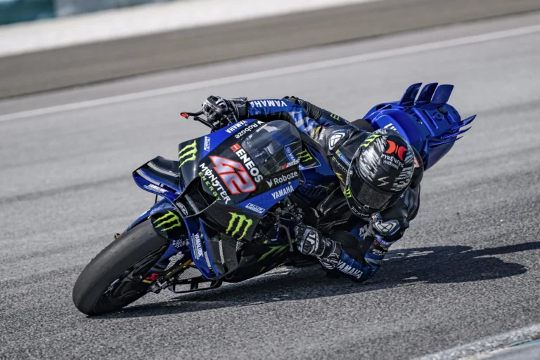 Новый мотоцикл Yamaha оказался на две секунды медленнее текущей версии