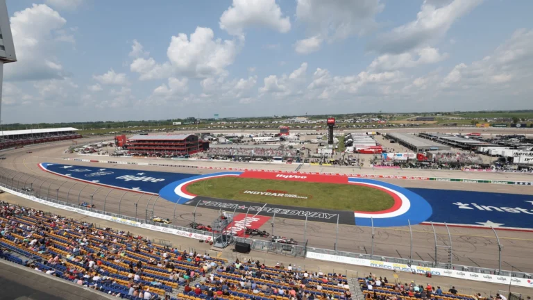Торнадо IndyCar-дың Айовадағы жаттығуларын бұзды