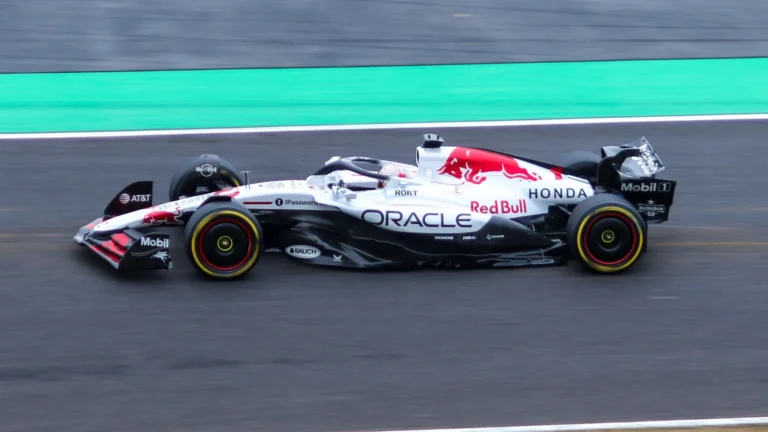 Sky Sports: Red Bull проигнорировала предупреждения о проблемах с болидом RB21