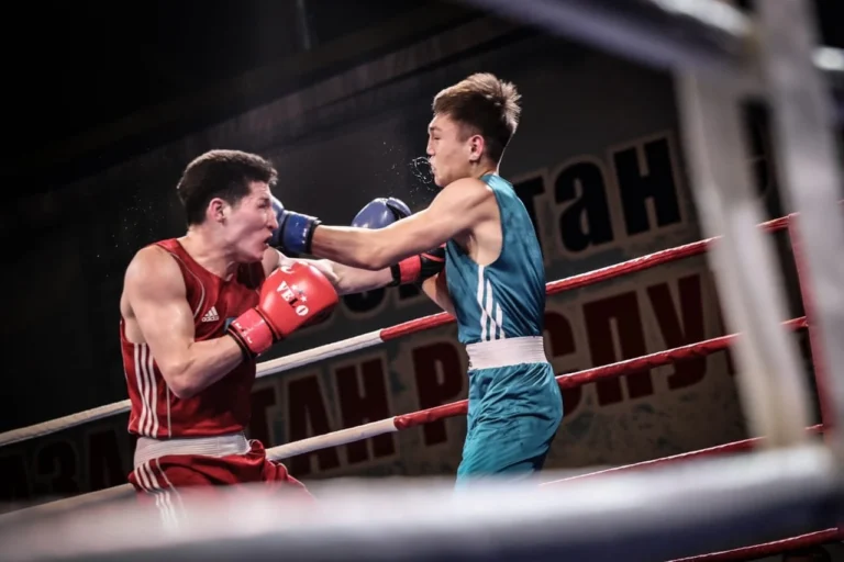 Казахстанец Тольтаев нокаутировал соперника и стал чемпионом мира UBO