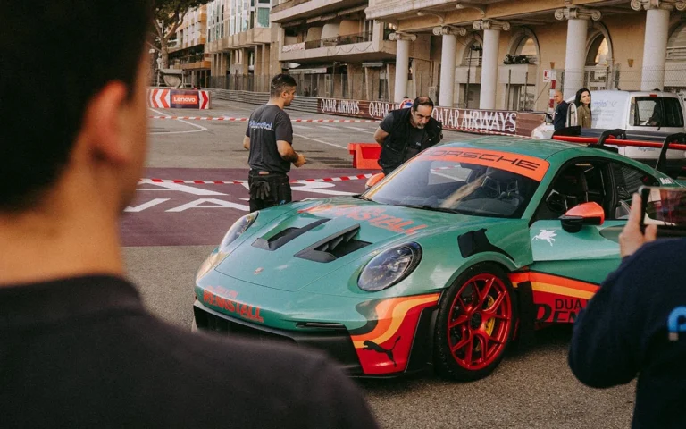 Дуа Липа Гудвудтегі жылдамдық фестивалінде арнайы Porsche көлігін таныстырды