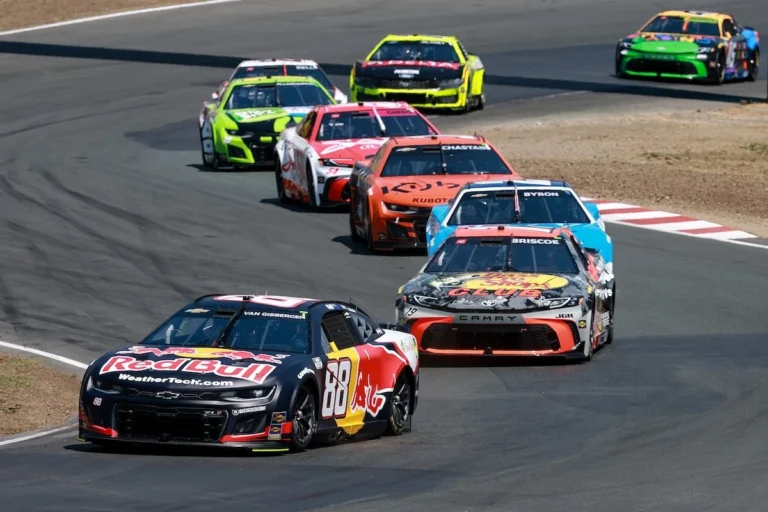 Бриско сравнил победителя гонки NASCAR в Сономе с Майклом Джорданом