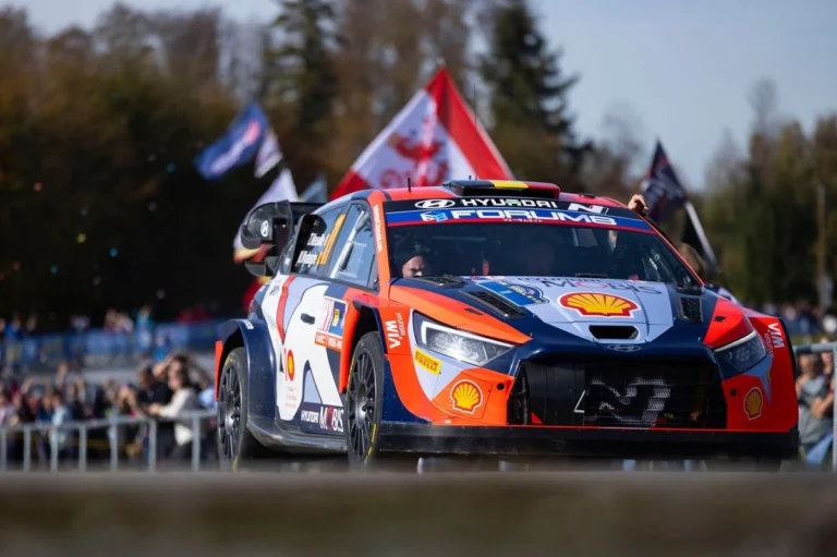 Штурман чемпиона WRC впервые сел за руль раллийного болида на фестивале в Гудвуде
