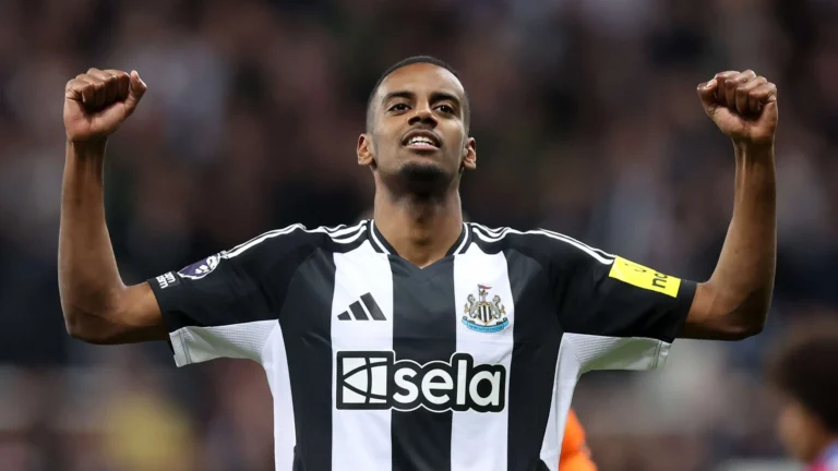 Newcastle рассматривает рекордный трансфер Экитике на фоне интереса к Исаку