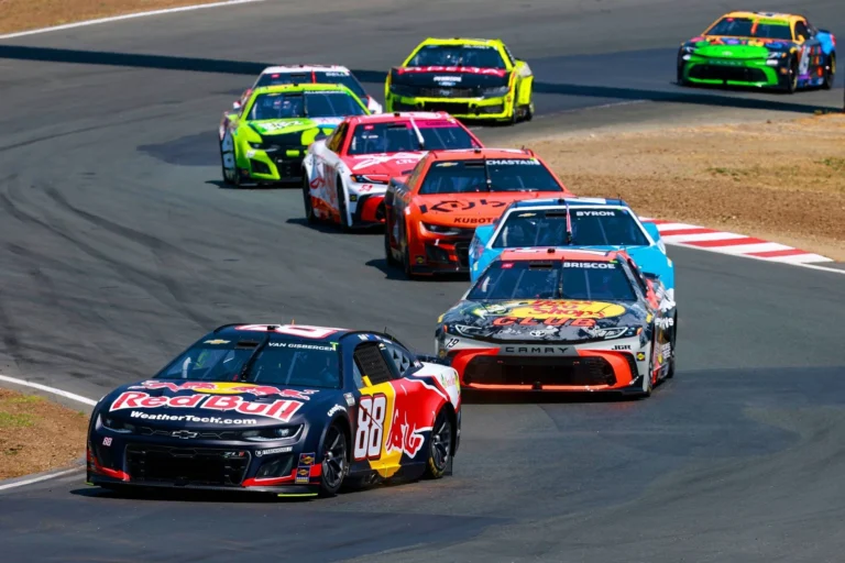NASCAR командасы Сономадағы доңғалақ оқиғасынан кейін жазаға тартылды