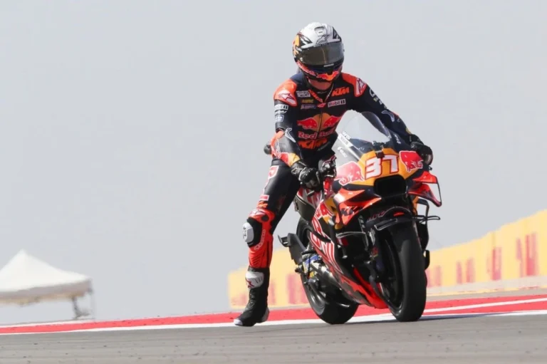 Акоста MotoGP спринтінде 10 айлық подиумсыз сериясын тоқтатты
