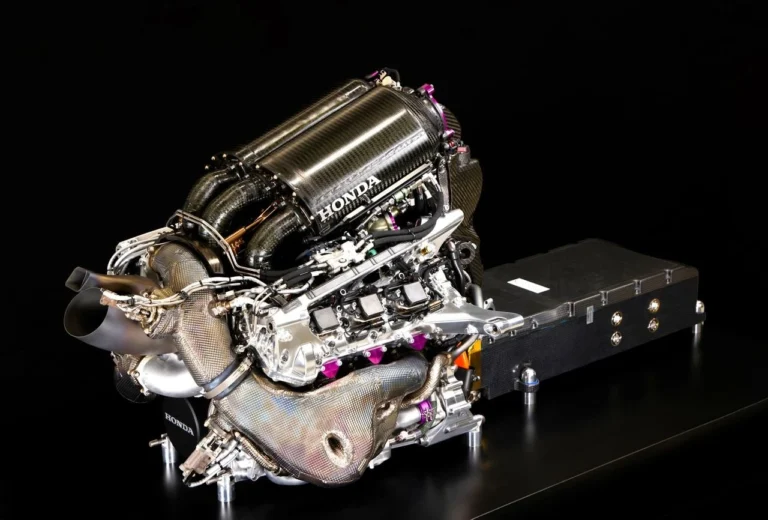 Honda выступила против возвращения V8 в Формулу-1