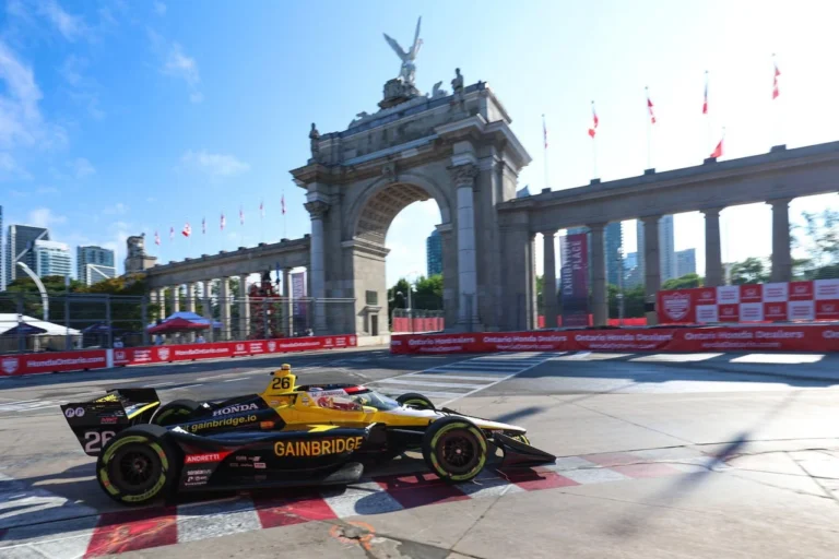 Гонка IndyCar в Торонто завершилась массовым сходом участников