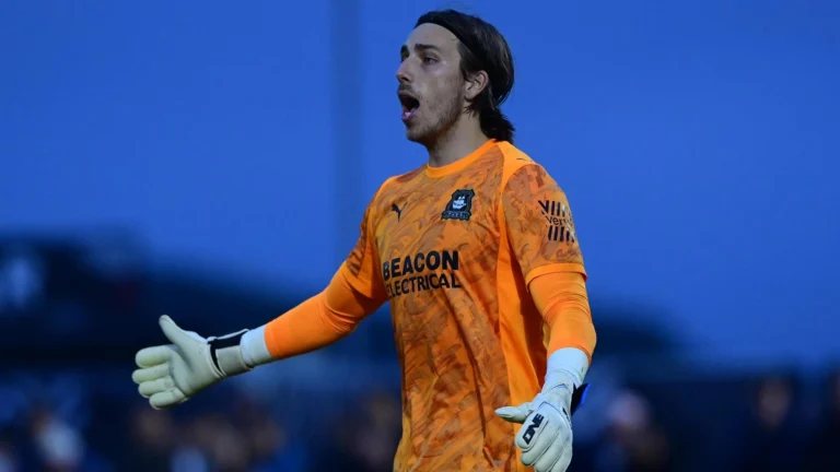 Plymouth Argyle подписал контракт с бывшим вратарем Fulham