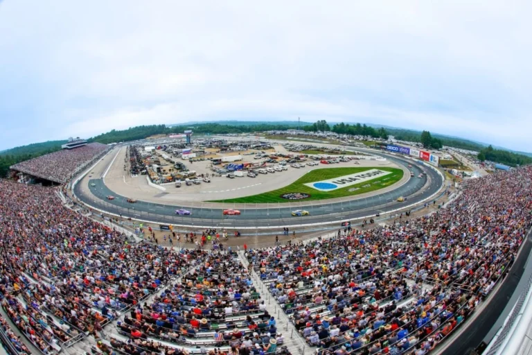 Три пилота NASCAR провели тестовые заезды на трассе Нью-Гэмпшир
