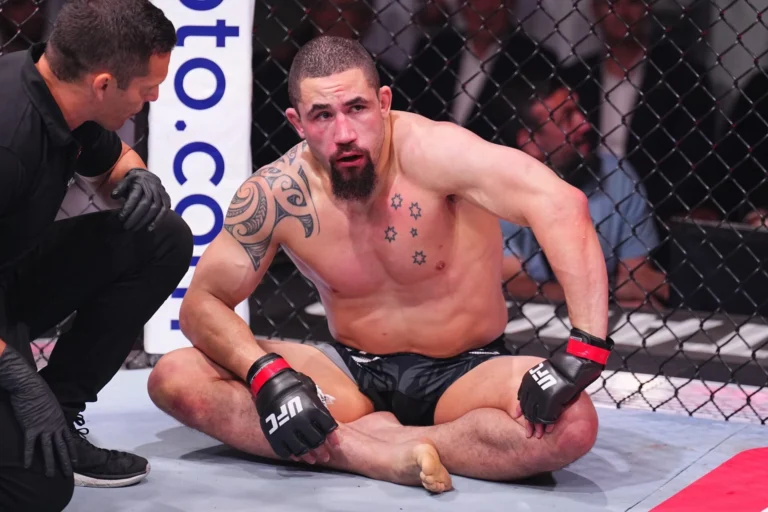 UFC возвращается в Абу-Даби: Уиттакер сразится с де Риддером