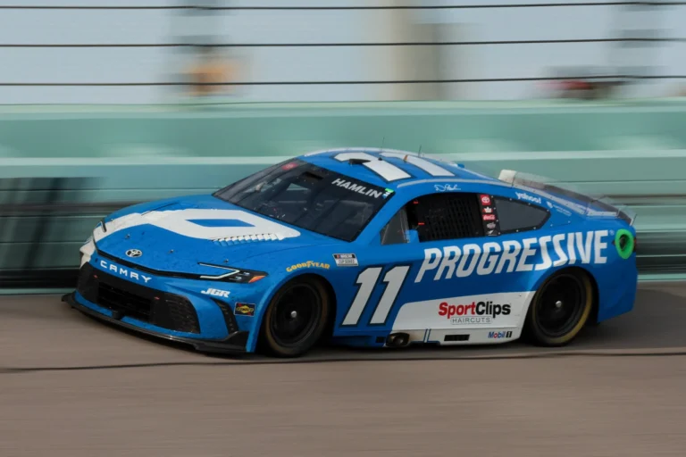 Дэнни Хэмлин продлил контракт с Joe Gibbs Racing до 2027 года