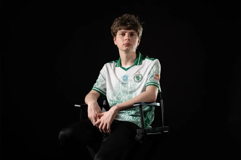 Танымал стример Team Falcons CS2 ойыншысын сынға алды