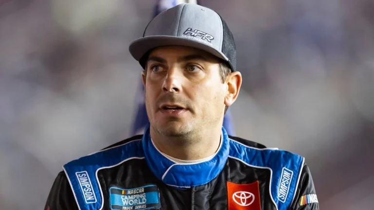Гонщик NASCAR Стюарт Фризен получил серьезные травмы в страшной аварии