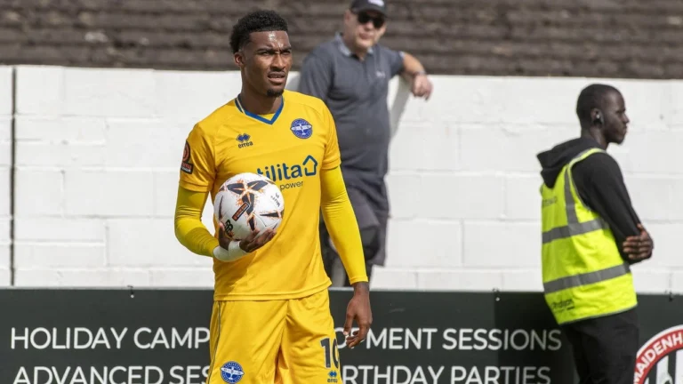 Burton Albion подписал форварда Тайриза Шейда из Eastleigh