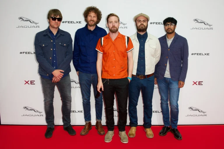 Музыкант Kaiser Chiefs раскритиковал трансферную политику “Лидса”