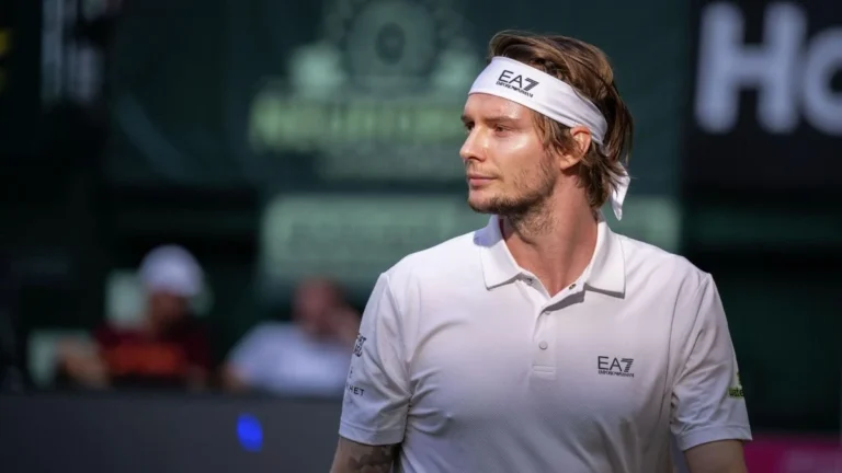 Александр Бублик уверенно вышел в четвертьфинал турнира ATP в Швейцарии