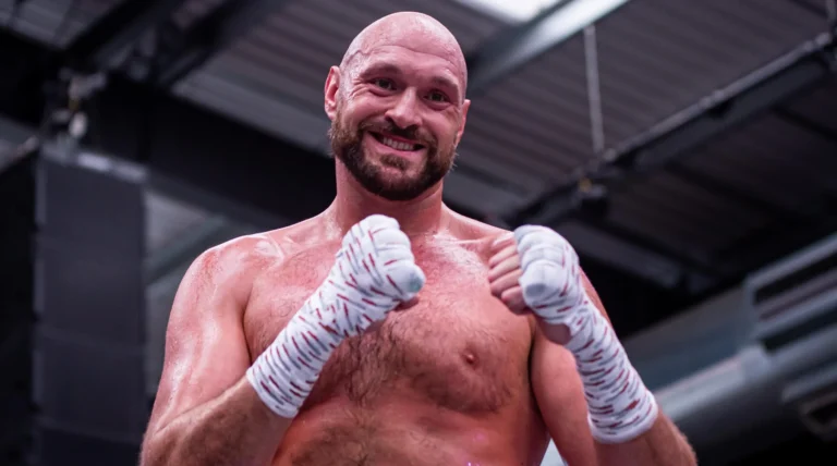 Тайсон Фьюри назвал астрономическую сумму за переход в UFC