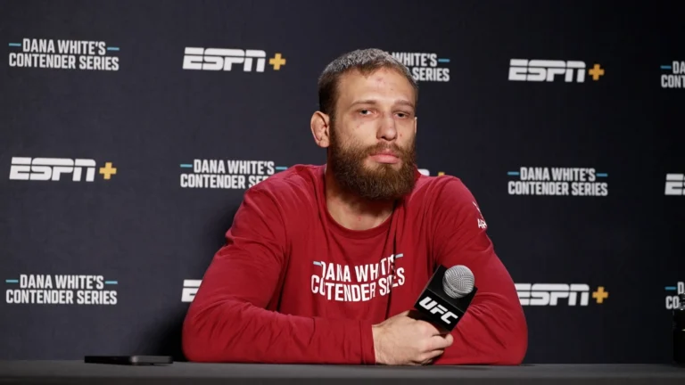 UFC жауынгері Пуляев америкалық тағам мен жергілікті тұрғындарды сынға алды