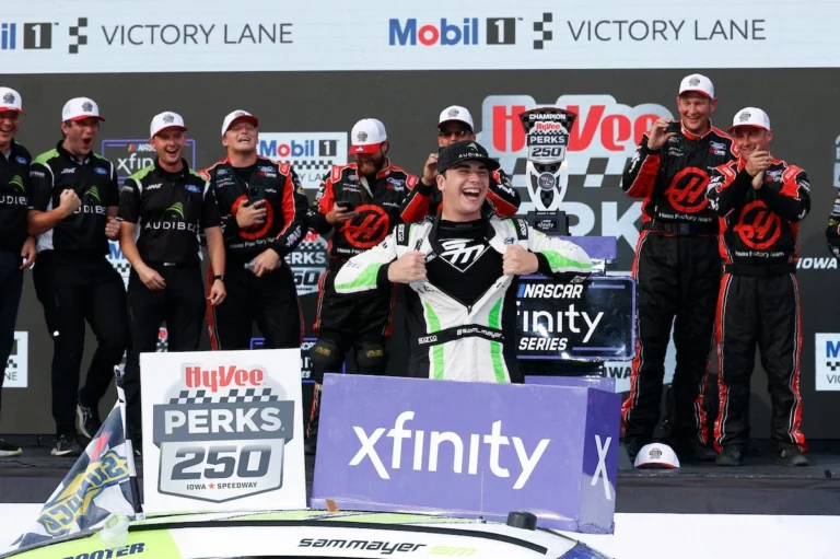 Сэм Майер одержал историческую победу в гонке NASCAR Xfinity в Айове