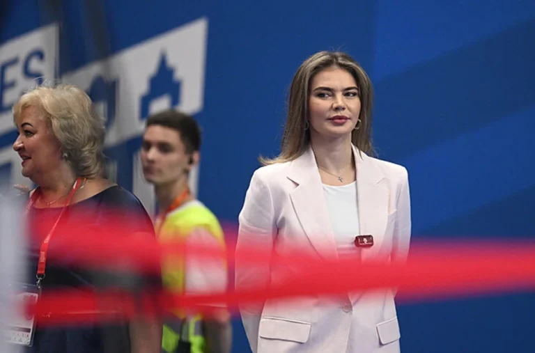 Овечкин неожиданно встретился с российскими фигуристками