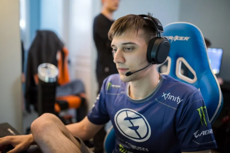 Arteezy раскритиковал изменения Tinker в новом патче Dota 2