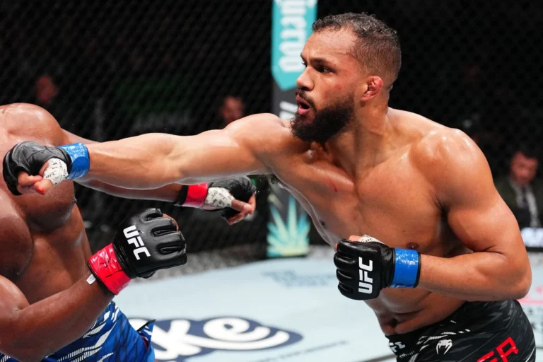 Боец UFC Джулиус Уокер отложил празднование дня рождения ради подготовки к бою