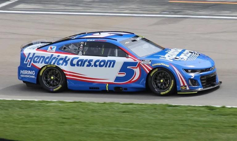 NASCAR отложила увеличение мощности двигателей до 2026 года