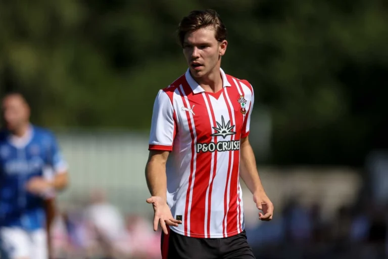 Southampton Диблингті Everton қызығушылығына байланысты жаттығудан шеттетті