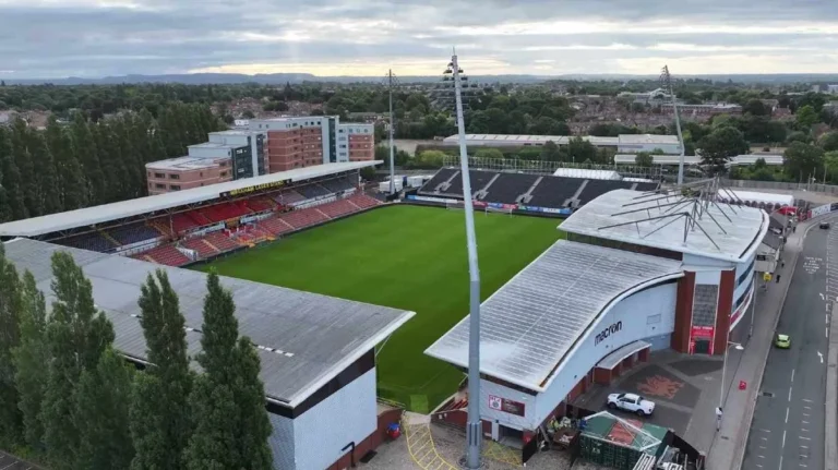 Wrexham Чемпионшипте ойнау алдында миллиондаған қаражат жұмсауда