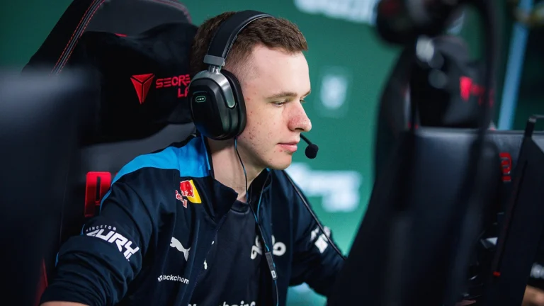 Российский киберспортсмен Якушин присоединился к составу 1win Team