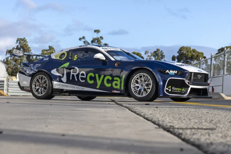 Команда Tickford Racing планирует пригласить пилота NASCAR на гонку в Аделаиде